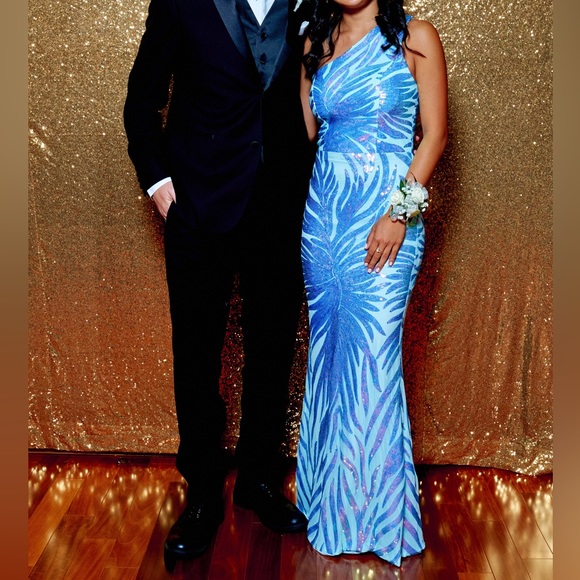WORN ONCE! Iridescent Prom dress - Picture 4 of 5